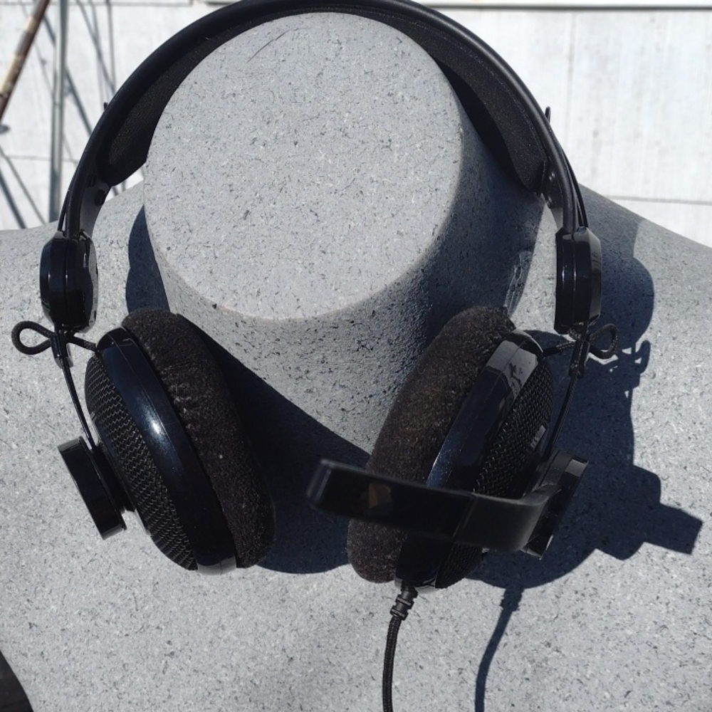 Razor Black Over-Ear  NWOTGaming Headphones